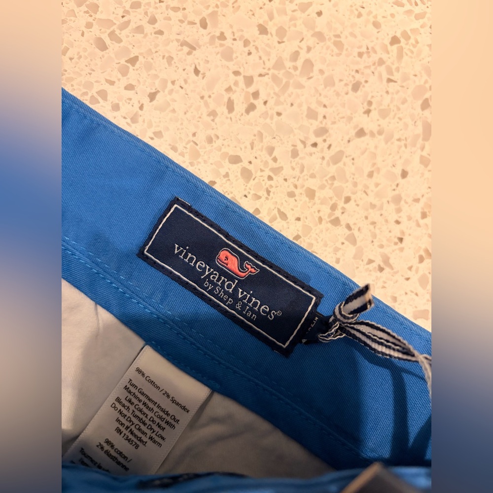 Vineyard Vines Mens Shorts - Picture 3 of 4